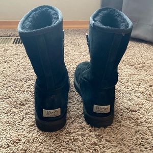 Ugg Black Zipper Boot